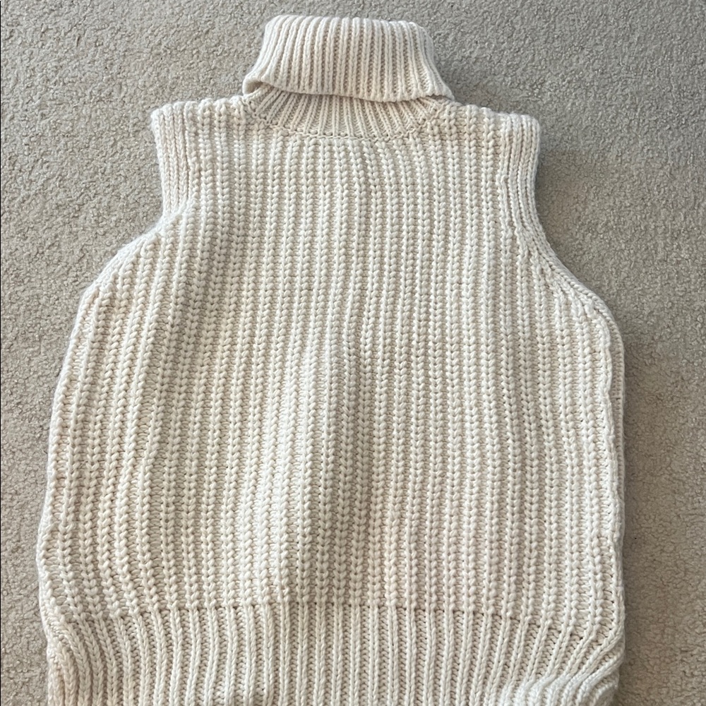 H&M Cream Ribbed Turtleneck Sweater
